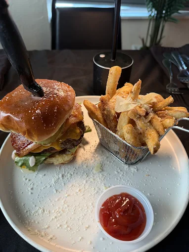 Dry Aged Rib Eye Blend Beef Burger
